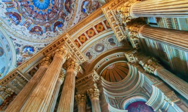 Dolmabahçe Sarayı - Muayede Salonu