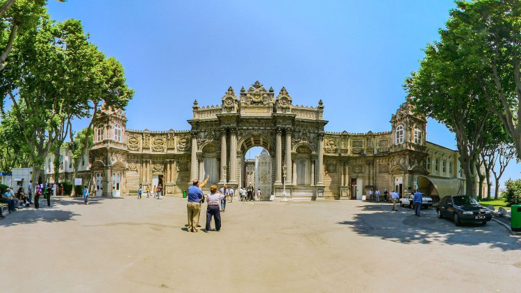 Dolmabahçe Sarayı - Hazine Kapısı